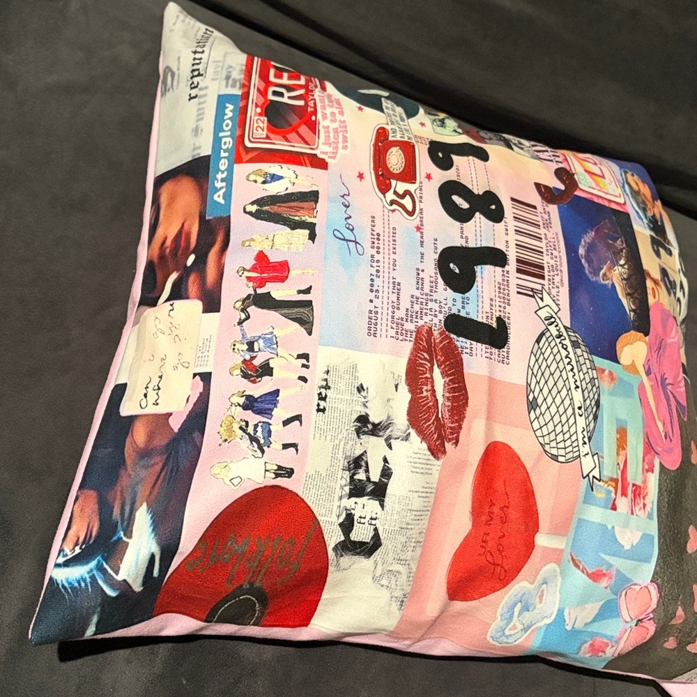 Taylor Swift Throw Pillow - Picture 6 of 6